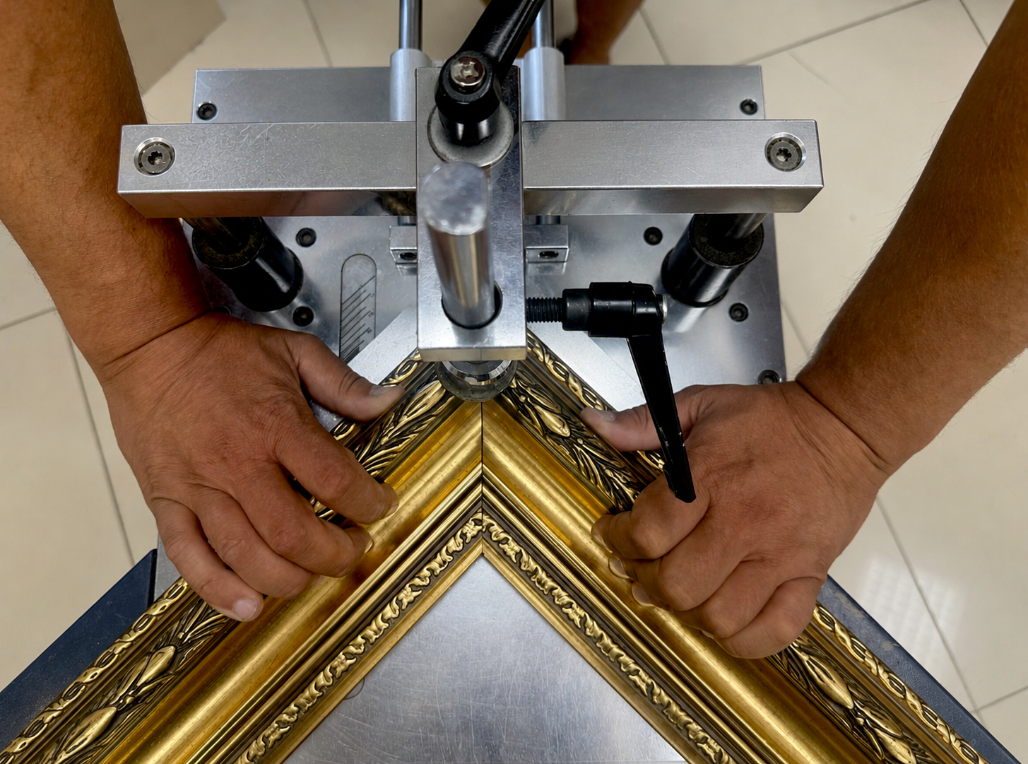 Hand assembly of an ornate bespoke frame corner